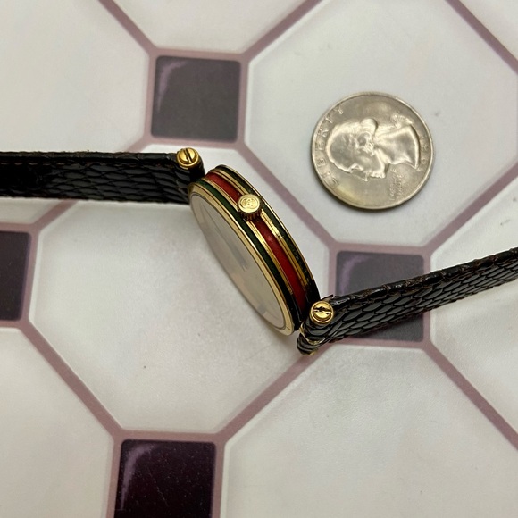 Rare Vintage Gucci 2000M Swiss Timepiece Stacked Watch Red & Green New Strap - Picture 14 of 16
